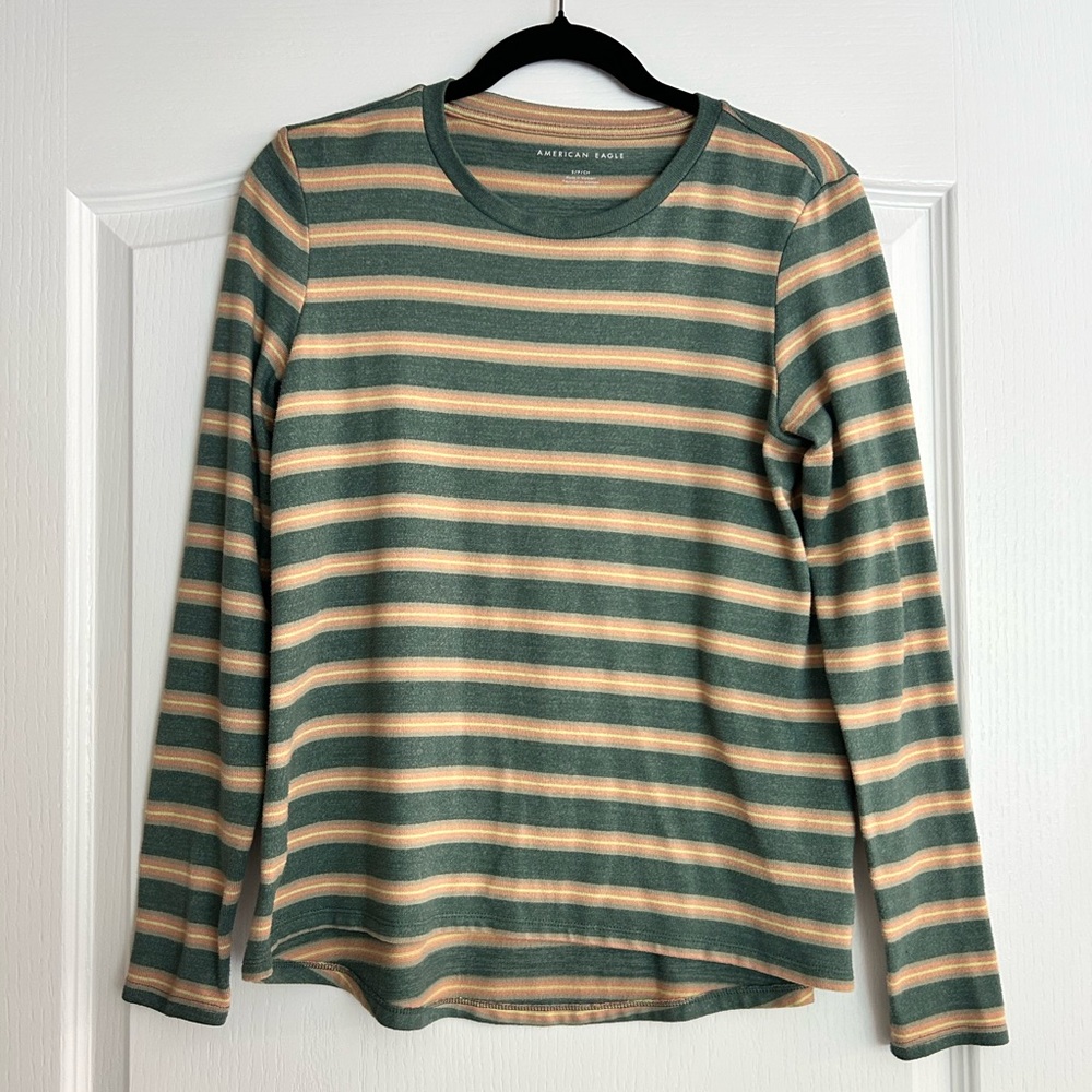 American Eagle long sleeve relaxed fit